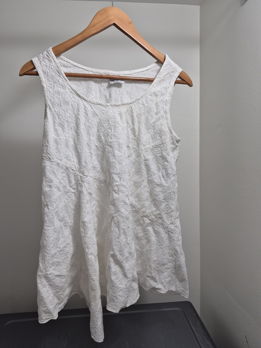 Sleeveless White Textured Scoop Tank Top